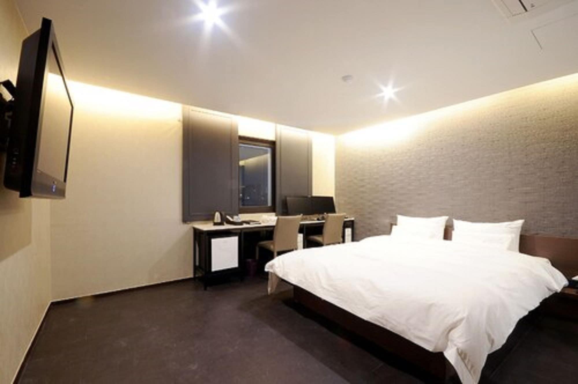 Queens Hotel Seomyeon Пусан Экстерьер фото
