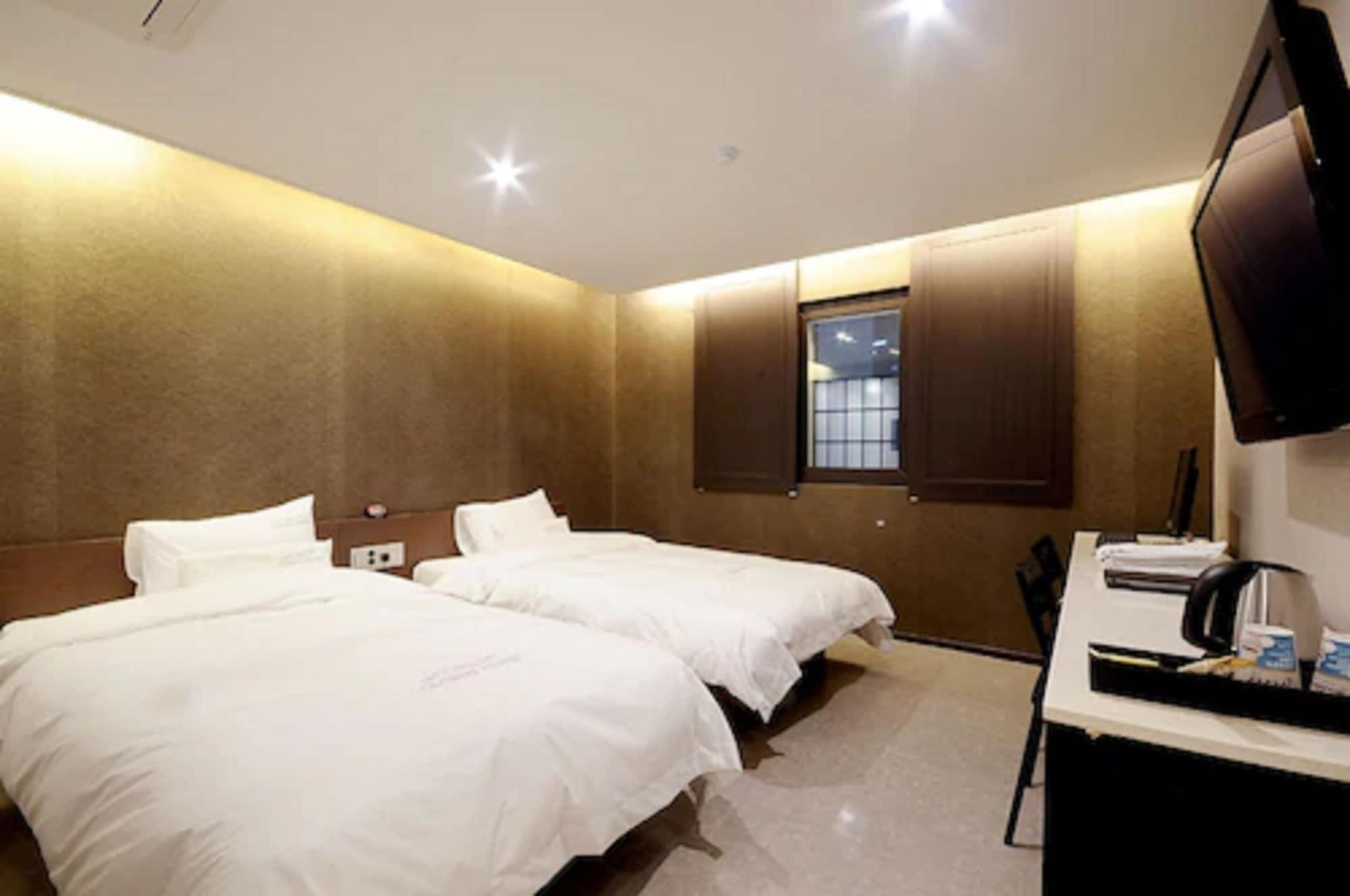 Queens Hotel Seomyeon Пусан Экстерьер фото