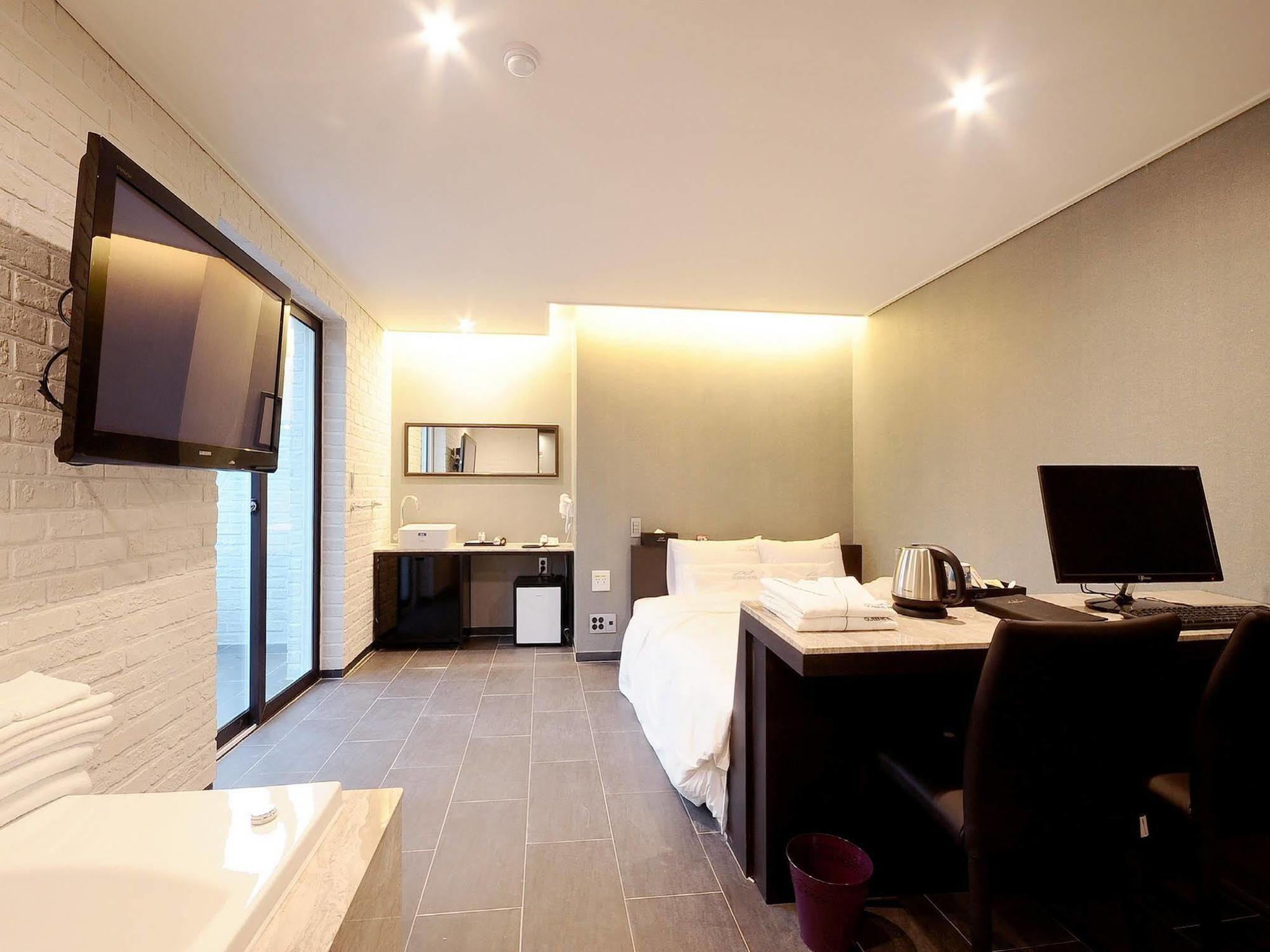 Queens Hotel Seomyeon Пусан Экстерьер фото