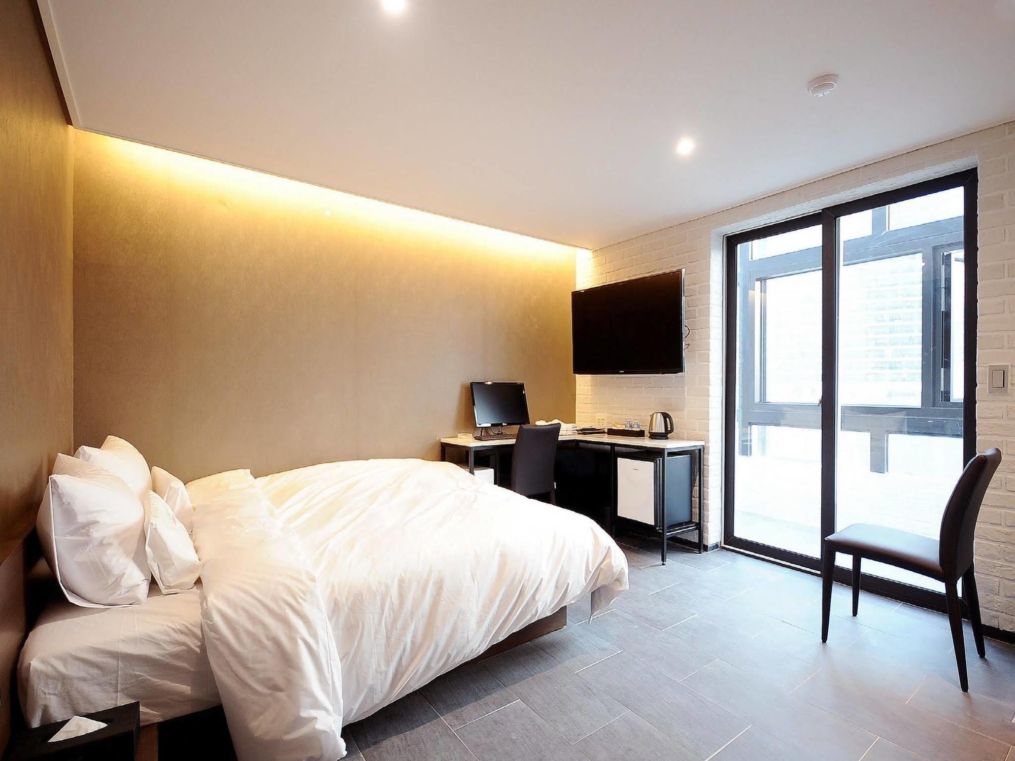 Queens Hotel Seomyeon Пусан Экстерьер фото