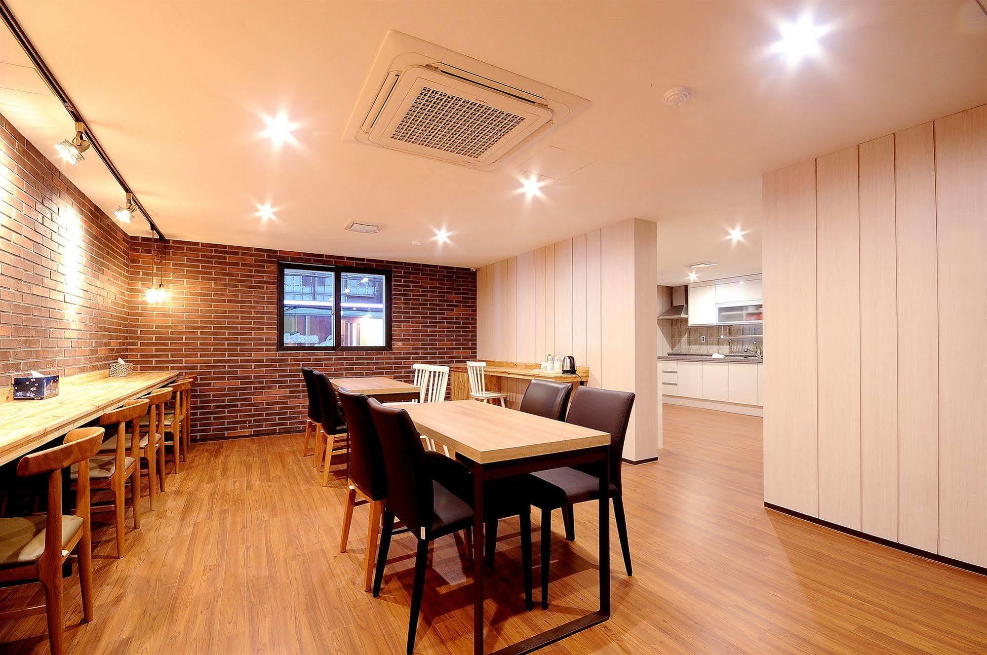 Queens Hotel Seomyeon Пусан Экстерьер фото